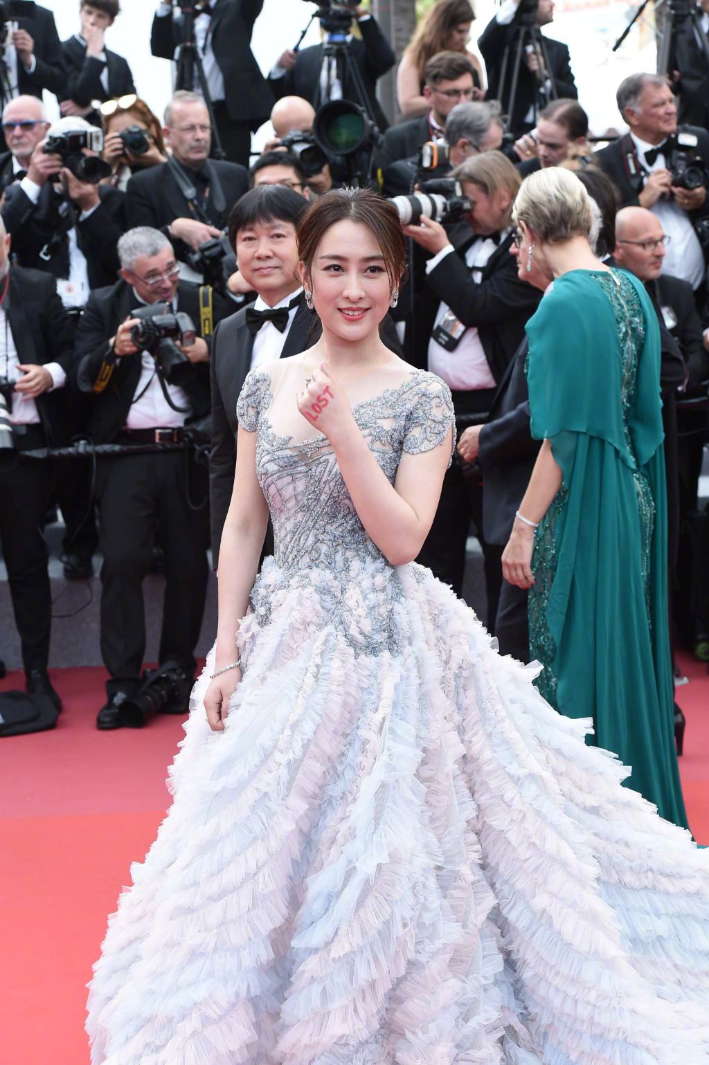 Thảm đỏ Cannes 2018: Phạm Băng Băng gây thất vọng vì kém sang, sao Hollywood khoe ngực triệt để